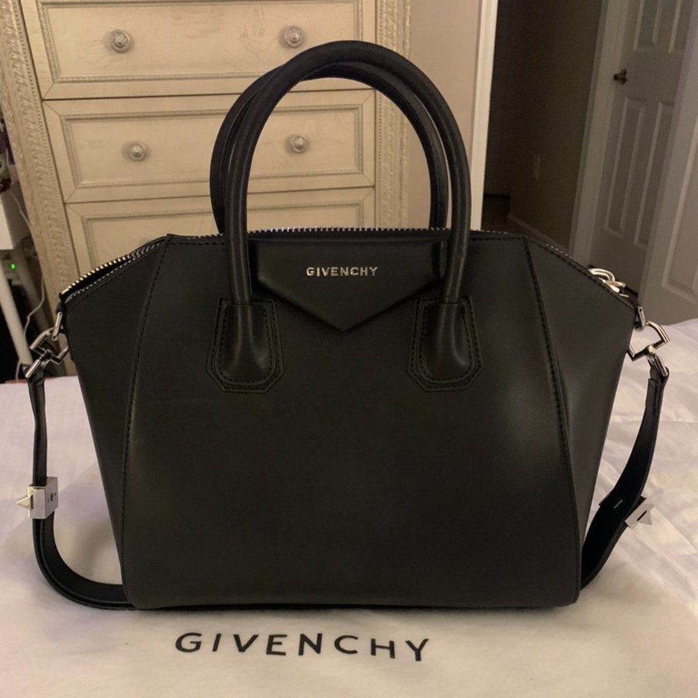 black givenchy antigona medium